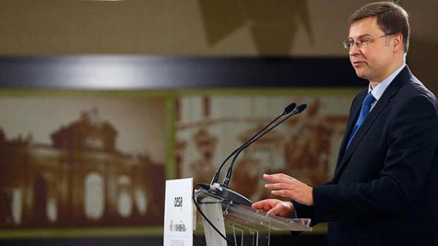 Valdis Dombrovskis, vicepresidente de la Comisión Europea, este viernes / EFE