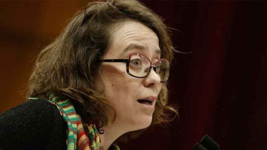 Eulàlia Reguant, diputada de la CUP en el Parlament, durante una intervención en la cámara autonómica / EFE