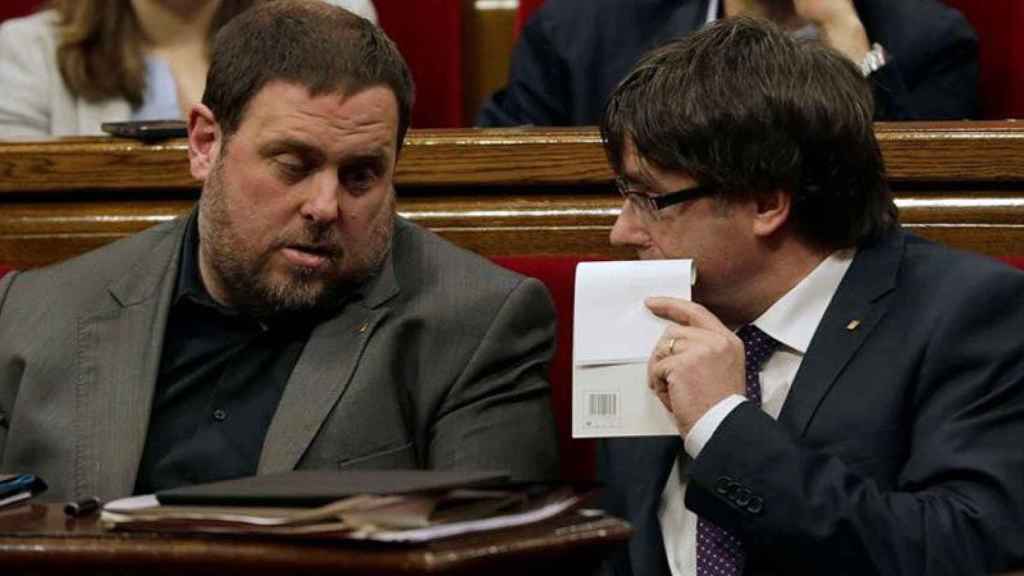 Oriol Junqueras (izquierda), vicepresidente económico, y Carles Puigdemont (derecha), presidente de la Generalitat.