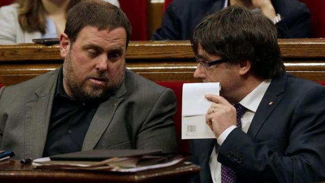 Oriol Junqueras (izquierda), vicepresidente económico, y Carles Puigdemont (derecha), presidente de la Generalitat.