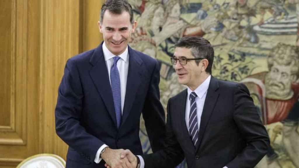 El Rey recibe en el Palacio de la Zarzuela al presidente del Congreso, Patxi López.