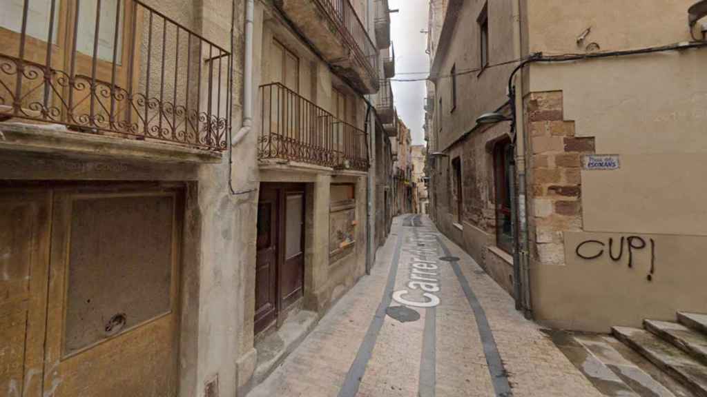 Número 7 de la calle de la Església de Valls, lugar en el que las autoridades encontraron un cadáver con signos de violencia / GOOGLE STREET VIEW