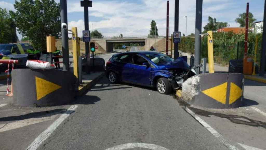 Estado en el que ha quedado el vehículo tras el accidente protagonizado por un conductor borracho y drogado / MOSSOS D'ESQUADRA