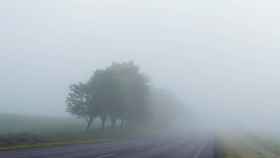 Una carretera de Lleida con niebla espesa / EUROPA PRESS