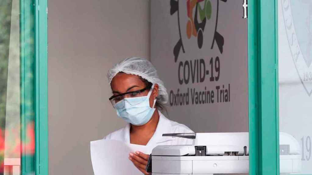 Imagen de un punto de prueba del test médico para lograr una vacuna contra el coronavirus en Reino Unido / EFE