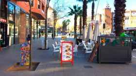 Terraza en la calle Marina en Barcelona, una de las zonas afectadas por la nueva regulación del Gobierno de Colau / CG