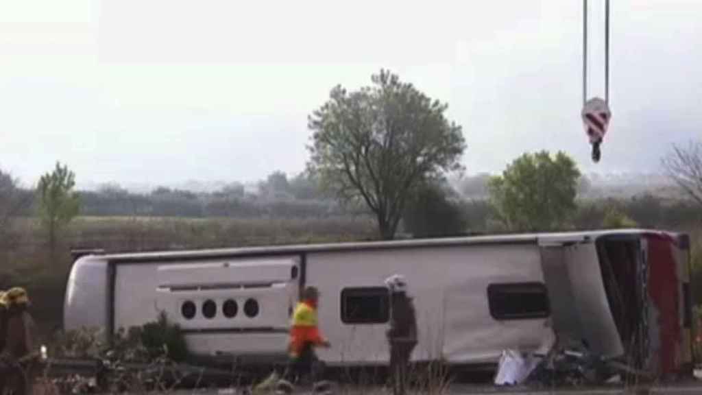 Autocar accidentado en Freginals (Tarragona).