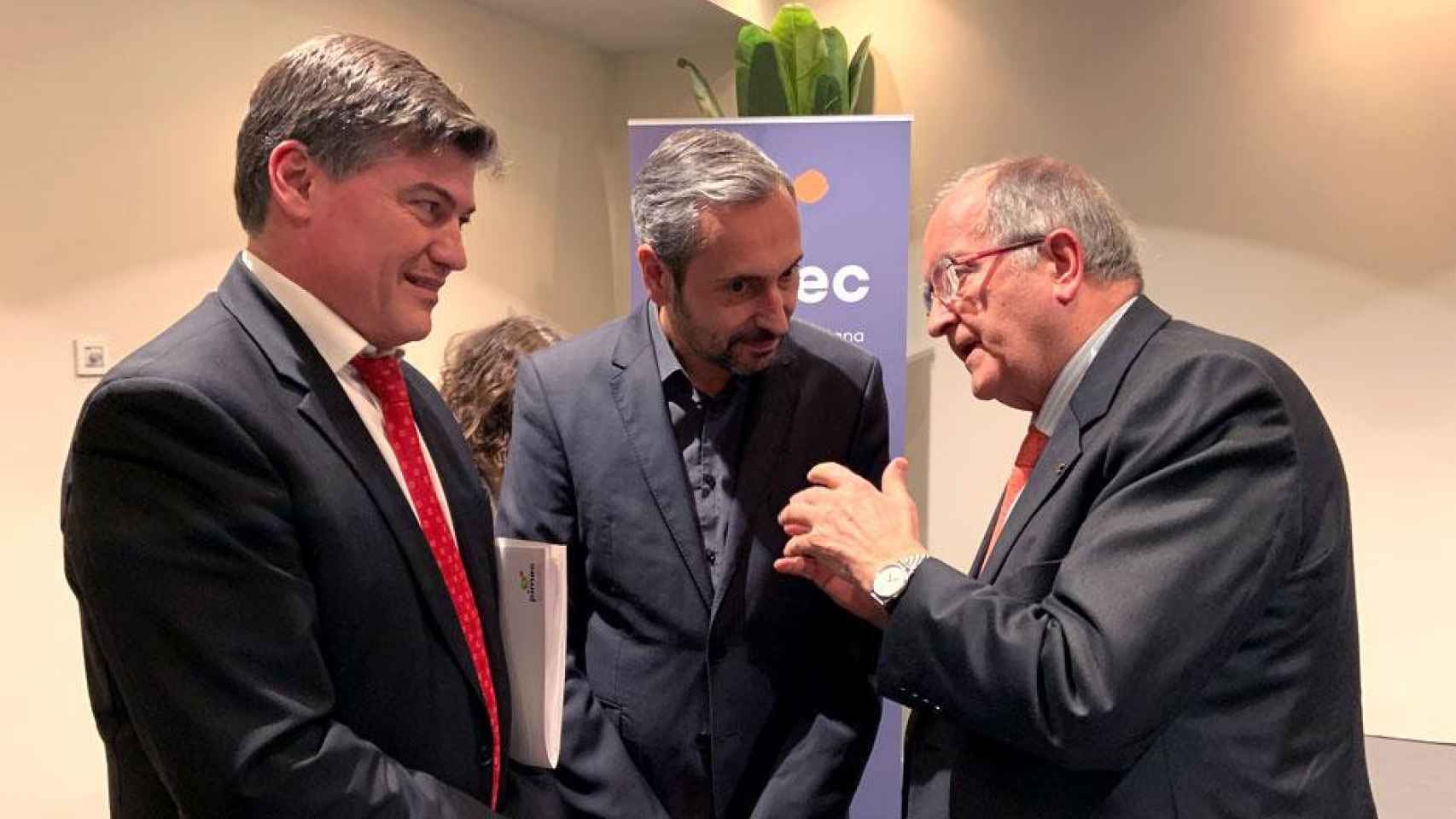 El secretario general de Pimec, Antoni Cañete (i), junto al presidente de Autónomos, Miquel Camps (c), y el líder de la patronal que habla del SMI, Josep González (d) / CG