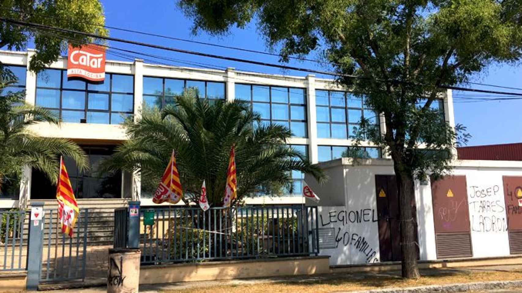 Entrada en la factoría de Central de Cocinados Catar en agosto, el primer mes de encierro de los trabajadores / CG