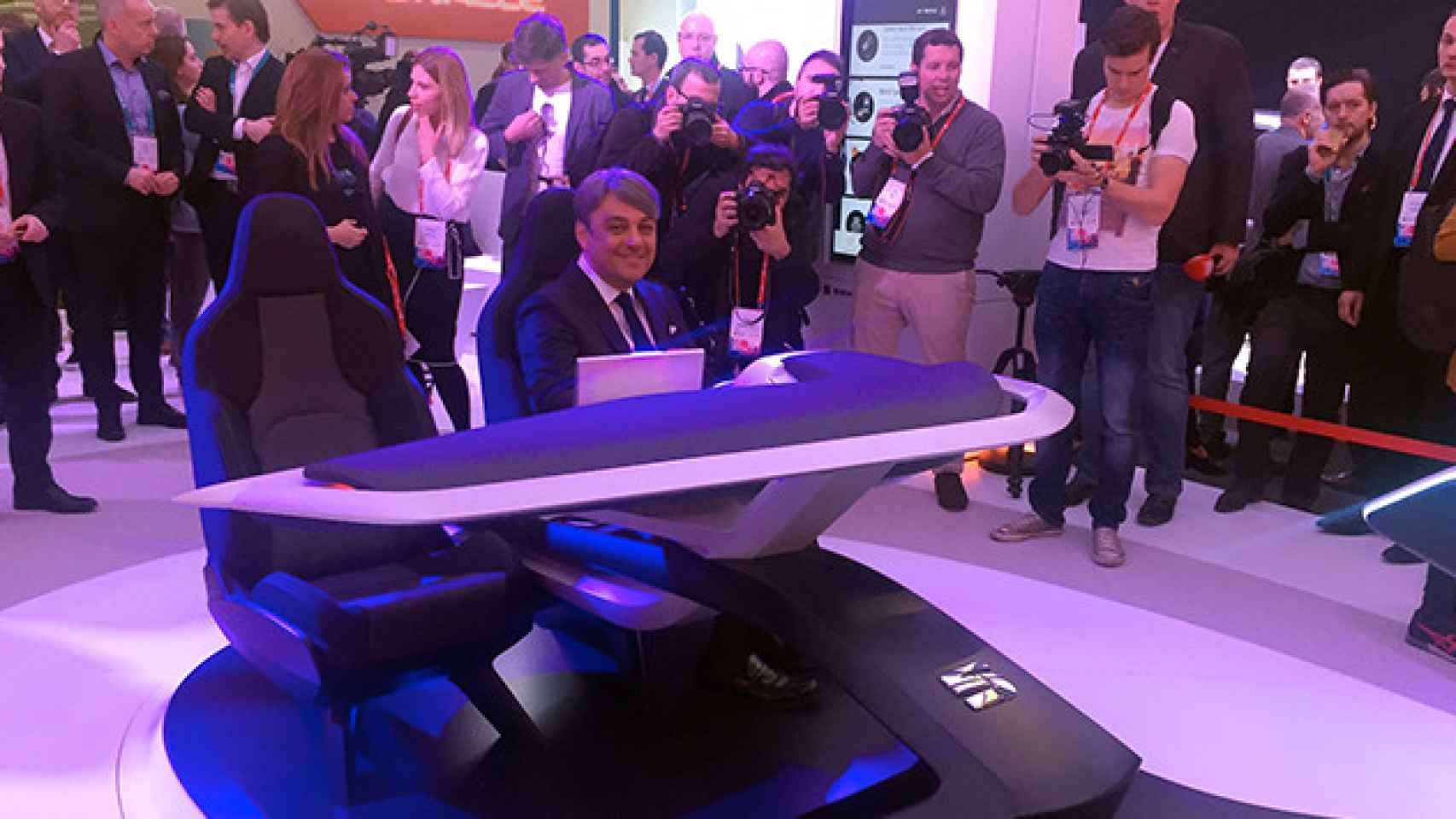 El presidente de Seat, Luca de Meo, durante el MWC17 / CG