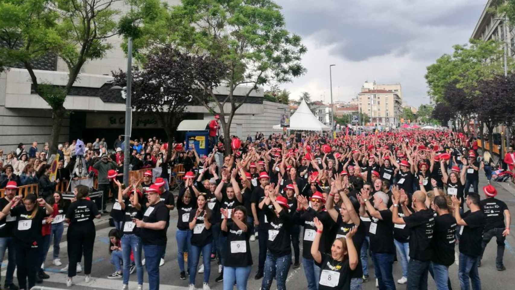 Las parejas de baile que han batido el récord Guinness de bachata en Sabadell / @dECOmunicacio