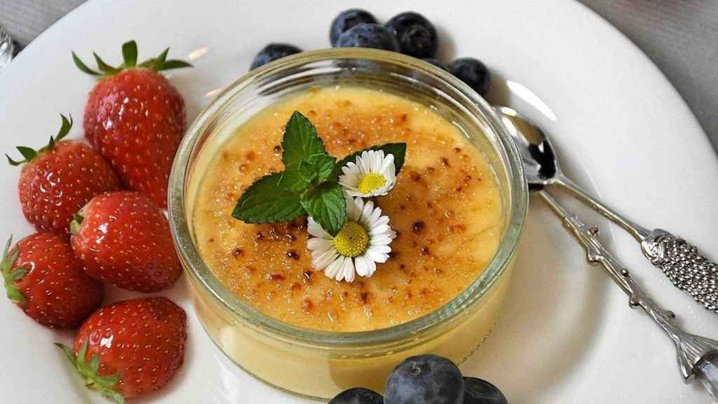 Crema catalana, uno de los mejores postres típicos de Cataluña / RitaE EN PIXABAY