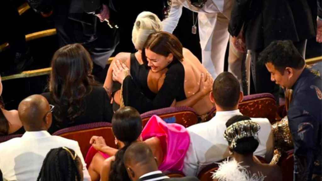 Lady Gaga e Irina Shayk en la gala de los Oscar