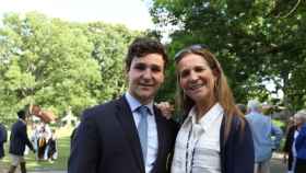 Felipe Juan Froilán de Marichalar con su madre, la infanta Elena, en su graduación del pasado curso / CG