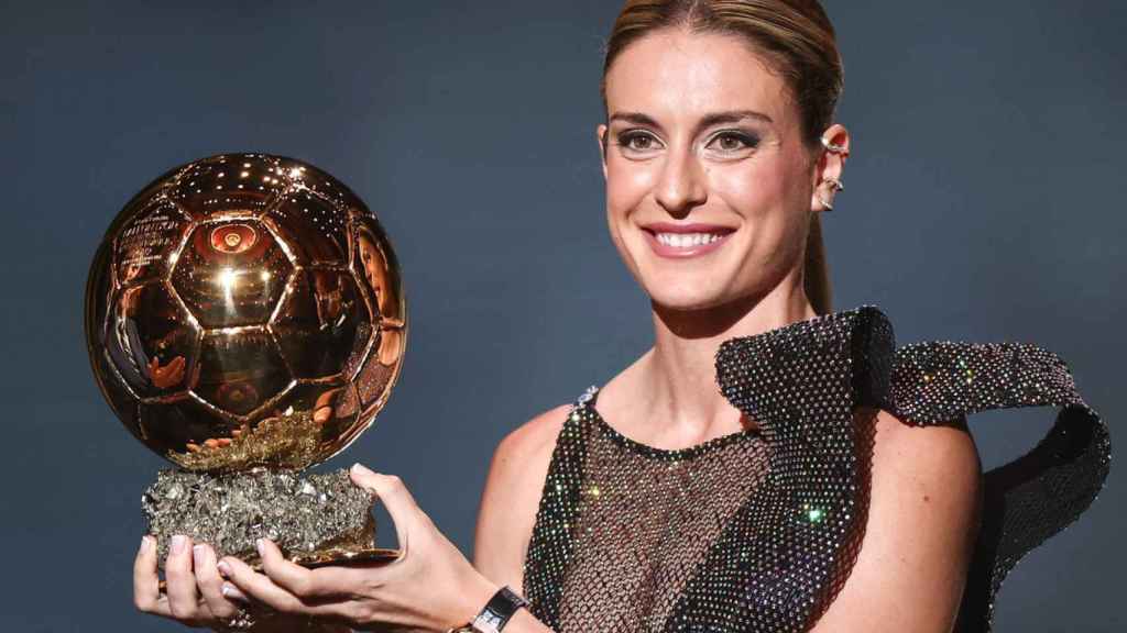 Alexia Putellas, sonriente tras conquistar su segundo Balón de Oro / EFE