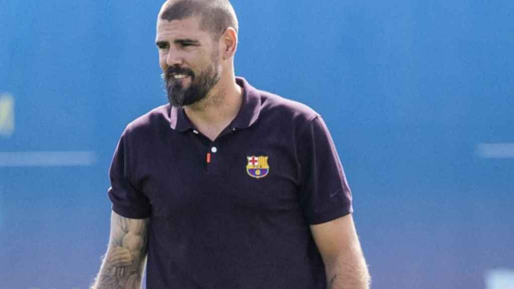 Una foto de Víctor Valdés en su debut como entrenador del Juvenil A en partido oficial / FCB