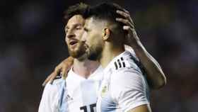 Leo Messi y Sergio Agüero en un partido con la selección argentina / EFE