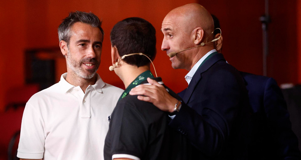 El presidente de la RFEF, Luis Rubiales, con el seleccionador de España femenina, Jorge Vilda / EFEEFE