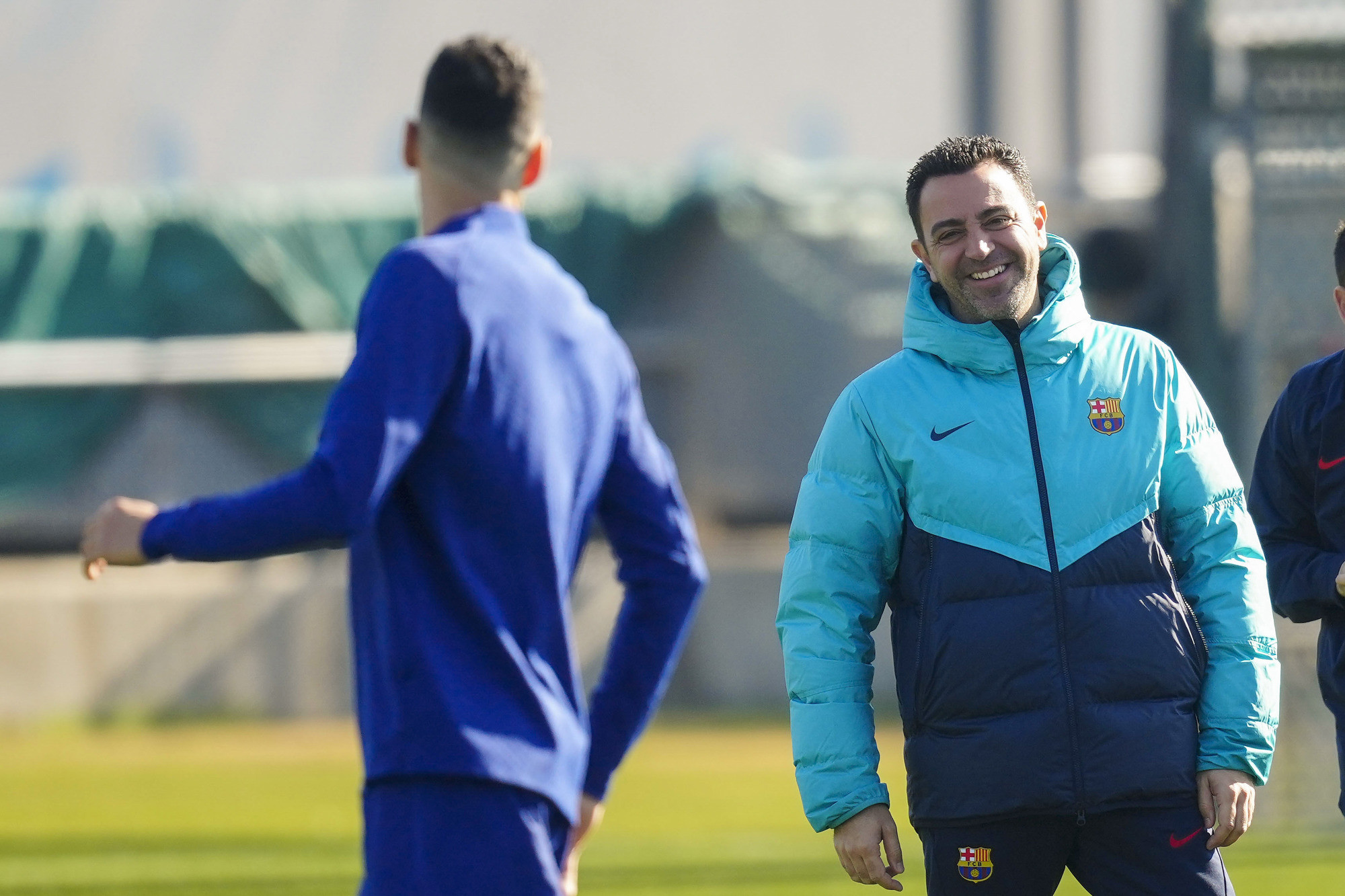Xavi Hernández, sonriente durante un entrenamiento del FC Barcelona / EFE