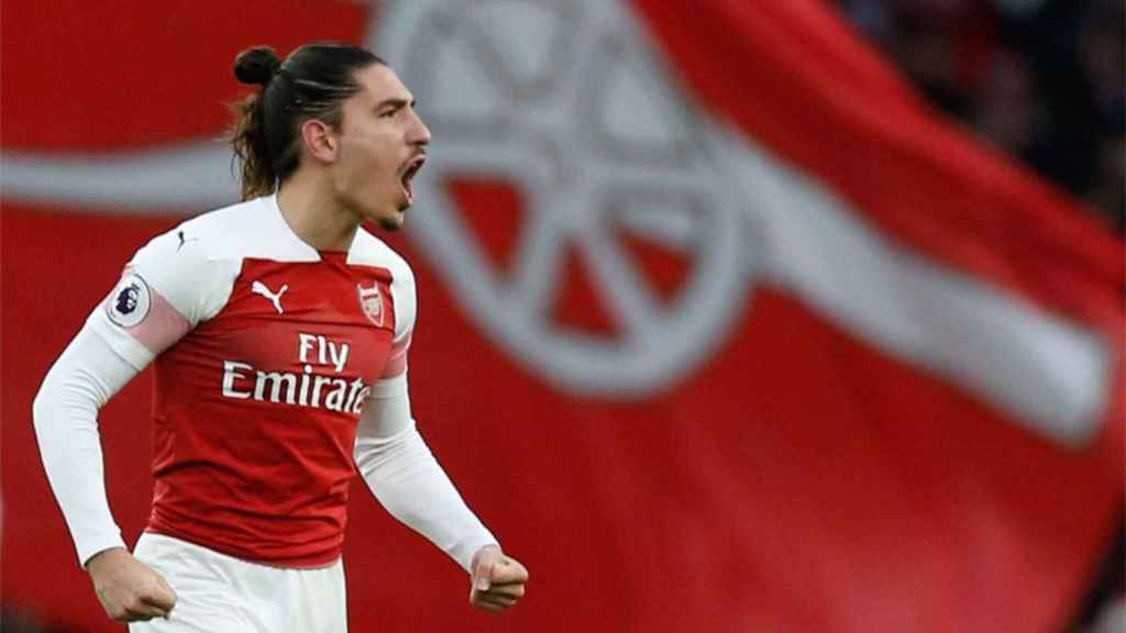 Héctor Bellerín, nuevo fichaje del Barça, en un partido de la Premier / EFE