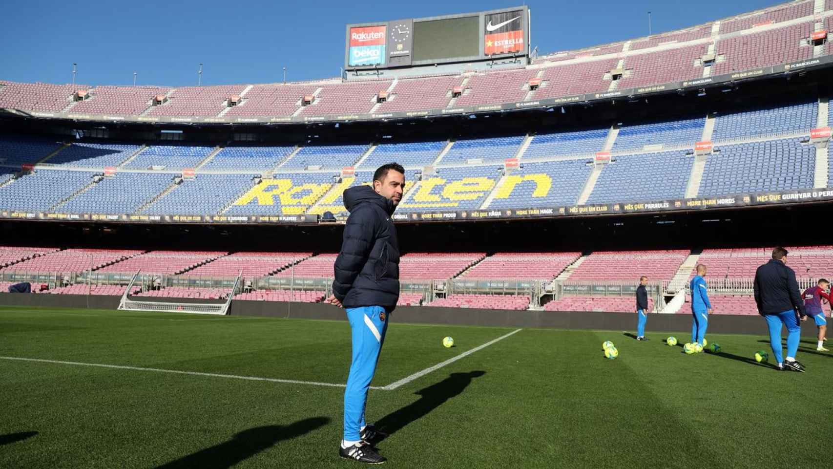 Xavi dirige al Barça FCB