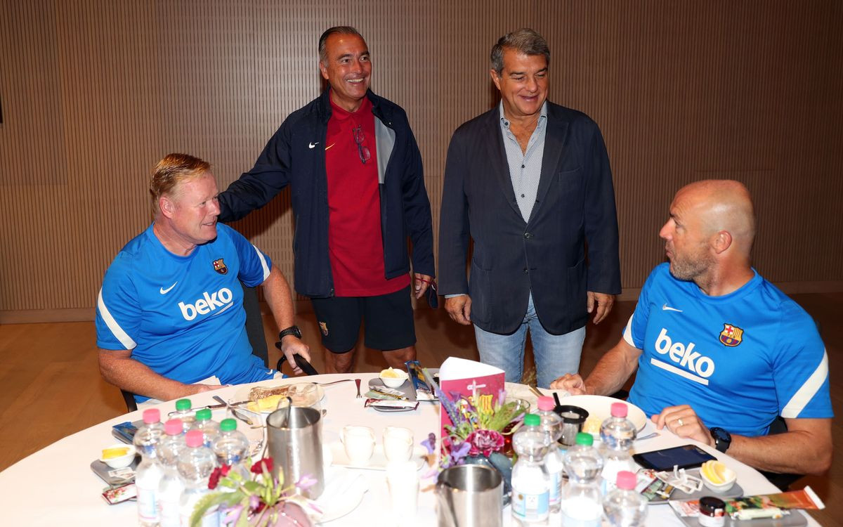 Joan Laporta junto a Ronald Koeman durante la pretemporada del Barça / FCB