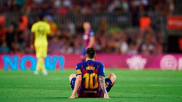 Leo Messi, en el césped en un partido del Barça | EFE