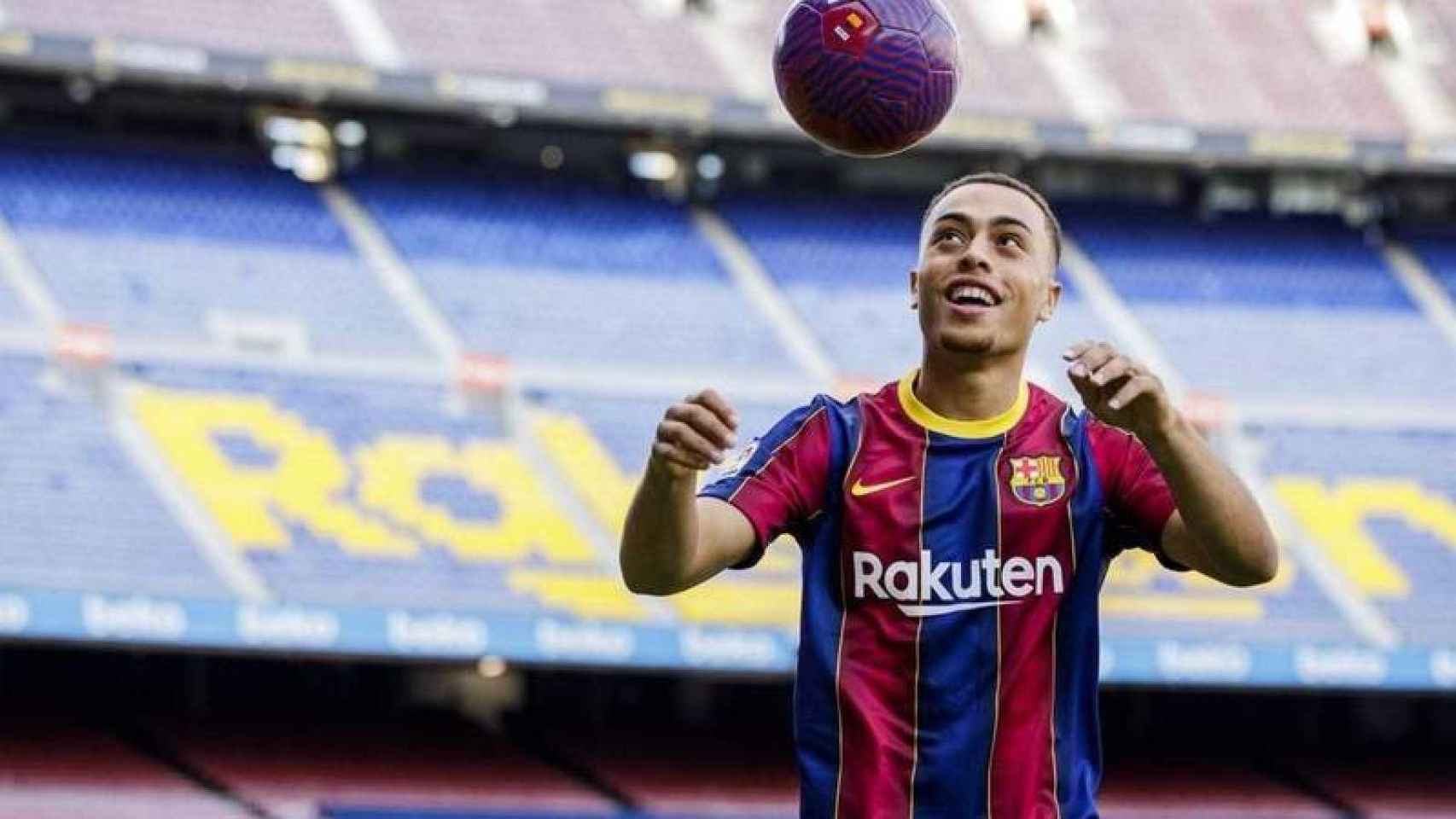 Sergiño Dest presentado en el Camp Nou / FC Barcelona