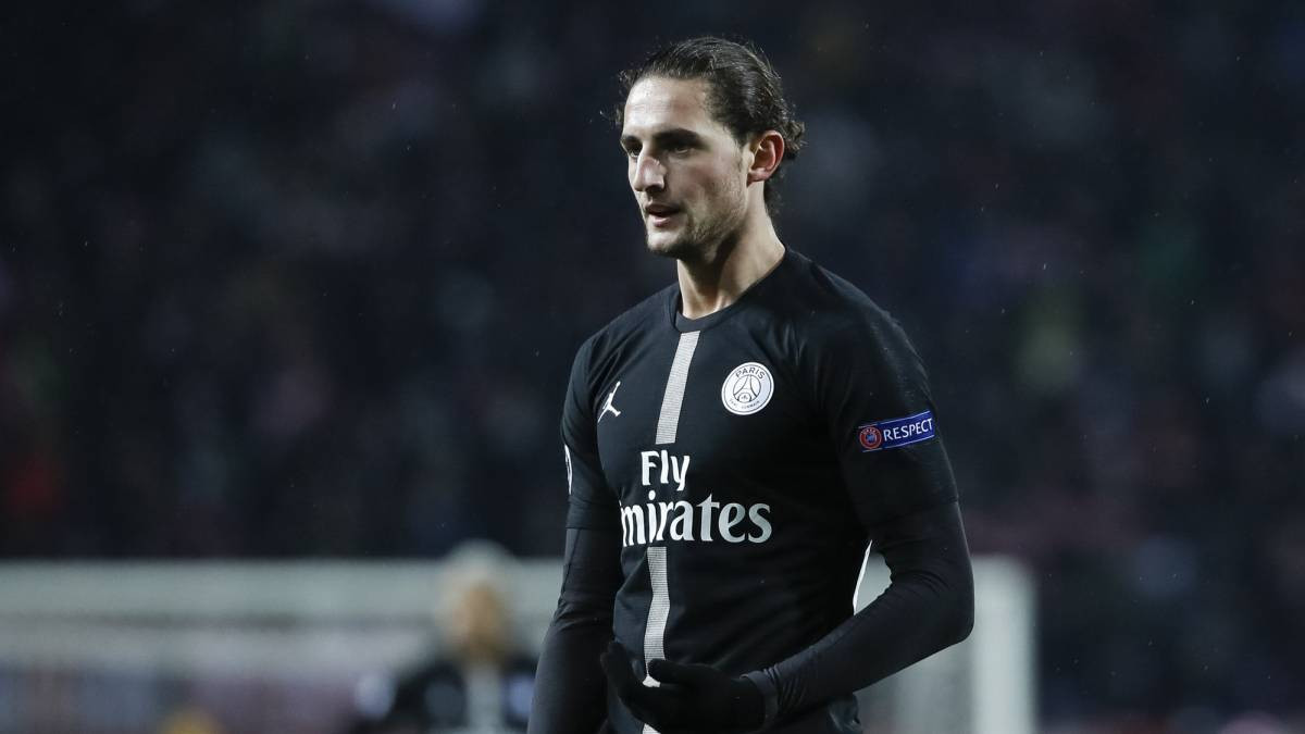 Adrien Rabiot durante un partido con el PSG / EFE