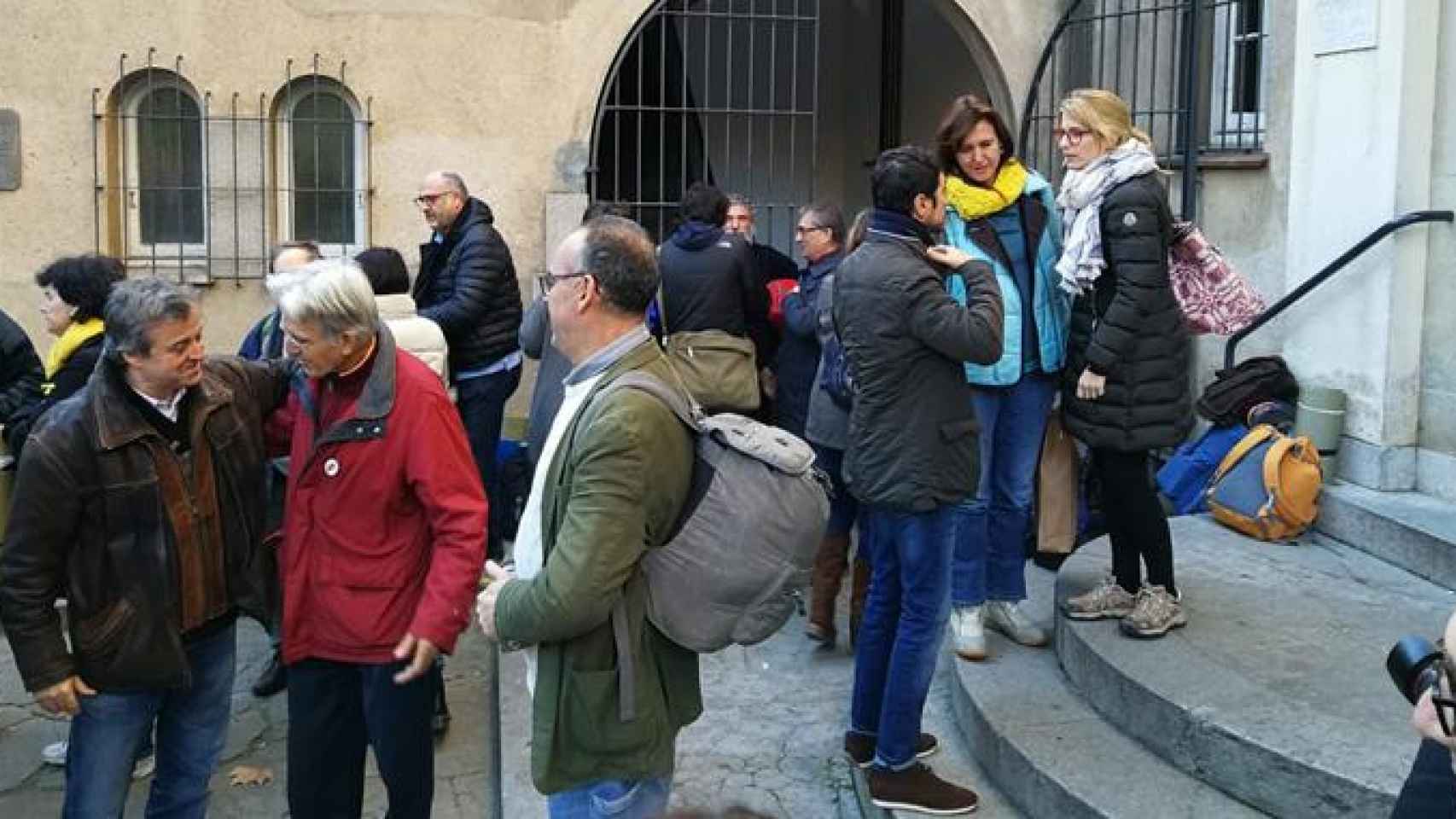 Elsa Artadi, con bufanda blanca, tras acabar el ayuno independentista de 48 horas / CG