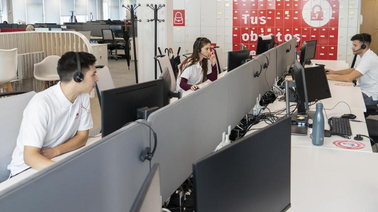 El equipo humano de la Central Receptora de Alarmas de Cornellà / CG