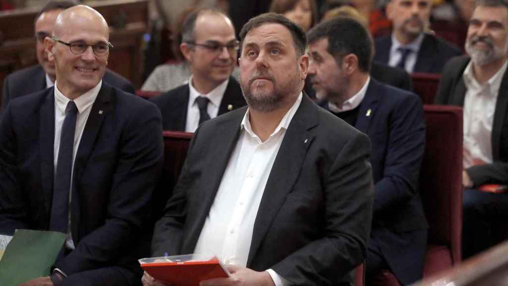 El exvicepresidente de la Generalitat Oriol Junqueras (d) en el banquillo del Tribunal Supremo al inicio del juicio del 'procés' / EP