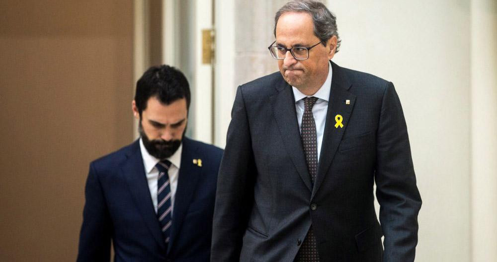 El presidente de la Generalitat, Quim Torra (en primer plano) y el presidente del Parlament, Roger Torrent. JxCat y ERC / CG