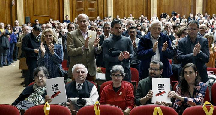 Acto organizado por el Col.lectiu Wilson y Drets en el Colegio de Abogados para pedir la liberación de los presos del independentismo / EFE