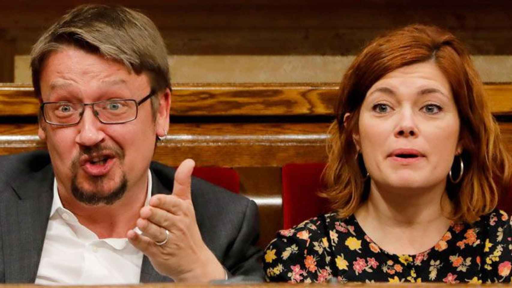 Xavier Domènech, líder de CatComú en el Parlamento catalán, junto a Elisenda Alamany / EFE