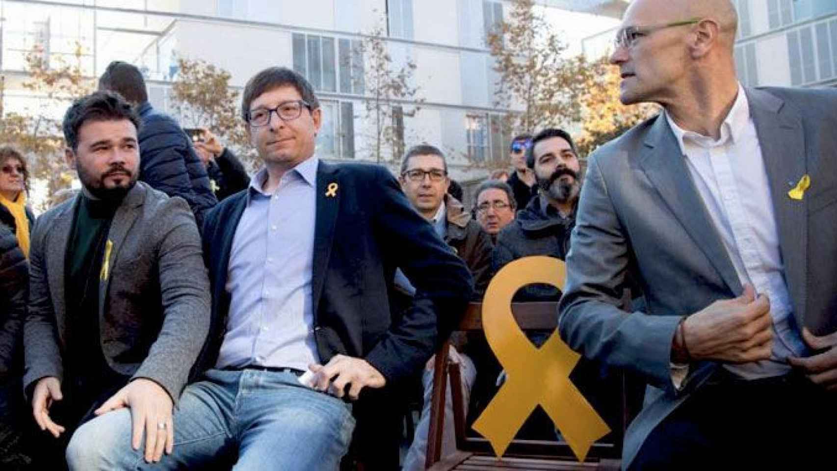 Raül Romeva (d), responsable de Exteriores en la última legislatura, la actividad que ahora el PP quiere que fiscalice el Tribunal de Cuentas / EFE