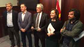 Alberto Fernández Díaz (PP), Alfred Bosch (ERC), Xavier Trias (CiU), Carina Mejías (C's) y Daniel Mòdol (PSC), en un acto conjunto en contra de las conexión de los dos tranvías / CG