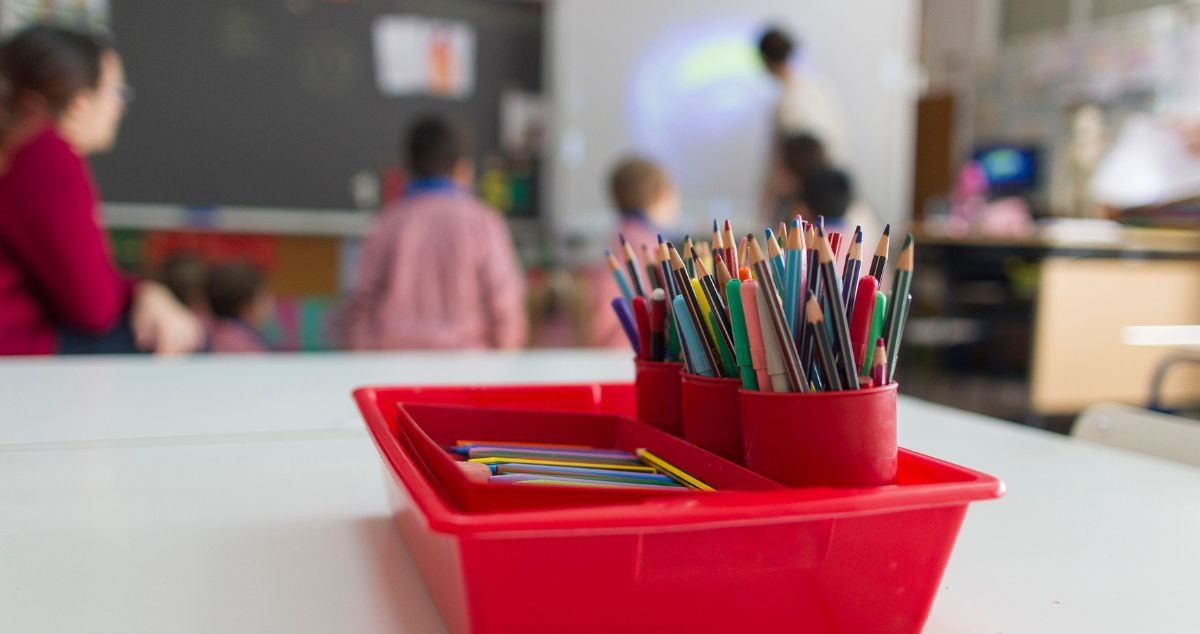 Niños reciben clase en un aula / EUROPA PRESS