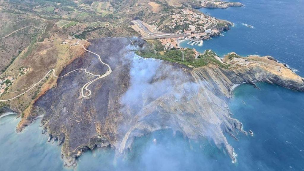 Imagen aérea de la zona quemada por el incendio forestal de Portbou