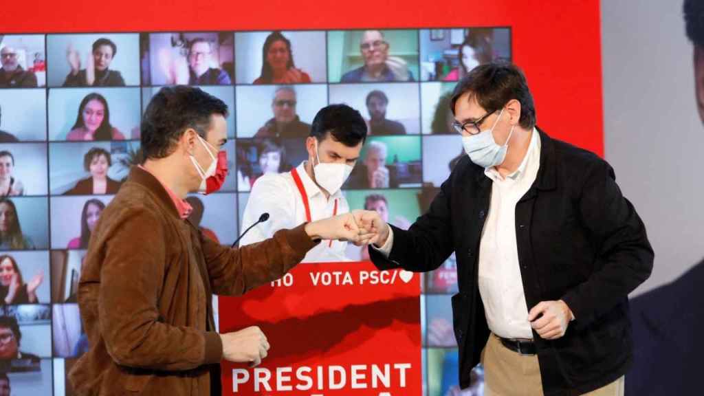 El candidato del PSC, Salvador Illa, y el líder del PSOE, Pedro Sánchez, durante un acto de campaña celebrado este domingo en Girona / PSC