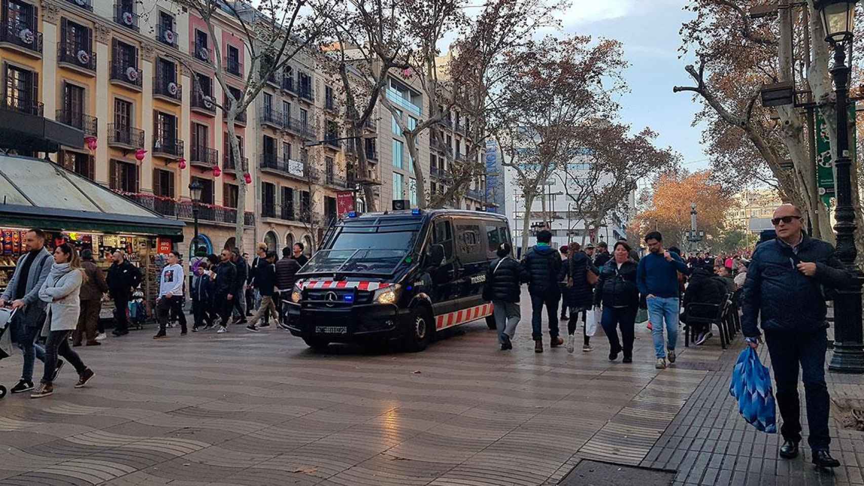 Un vehículo de la Brigada Móvil de los Mossos, una de las unidades encargadas de las operaciones antiterroristas / EUROPA PRESS