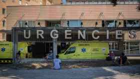 Dos ambulancias en el Hospital Universitario Arnau de Vilanova de Lleida / EUROPA PRESS