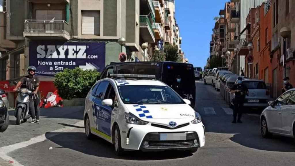 Operativo en Badalona para detener a los tres hermanos, presuntos terroristas / XAVIER GARCIA ALBIOL