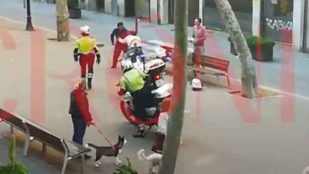 Pelea en plena calle en el barrio del Poblenou de Barcelona durante la cuarentena