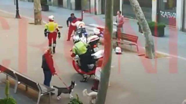 Pelea en plena calle en el barrio del Poblenou de Barcelona durante la cuarentena