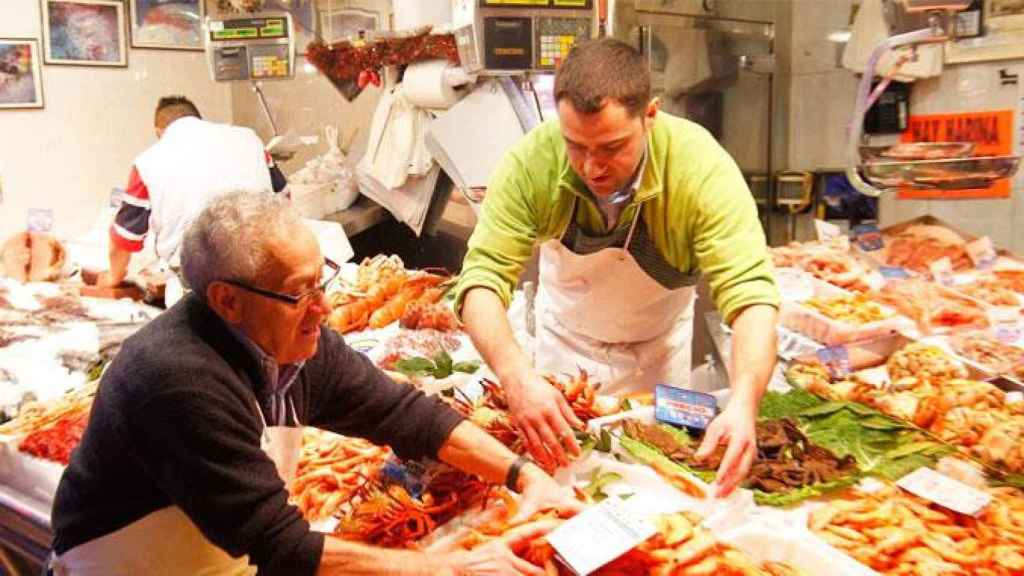 Un puesto de marisco en un mercado / EFE