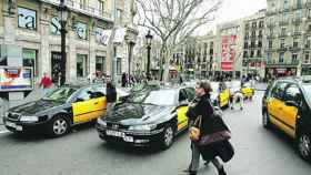 Taxis en la parte alta de Las Ramblas de Barcelona, donde se ha producido el atentado el jueves / CG