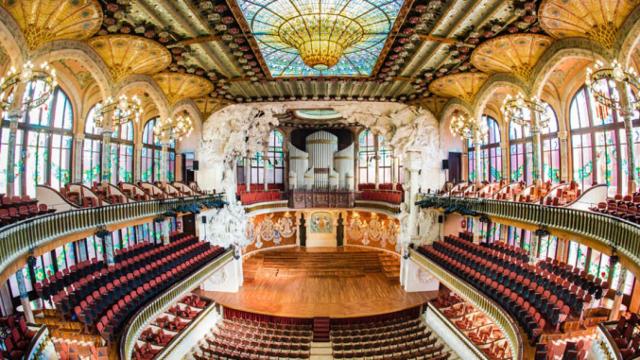 Sala de conciertos del Palau de la Música visto desde la segunda graderia