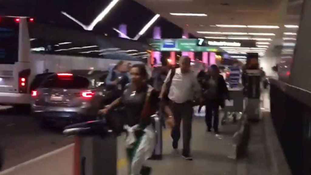 Captura de un vídeo de la falsa alarma en aeropuerto de Los Ángeles / CG