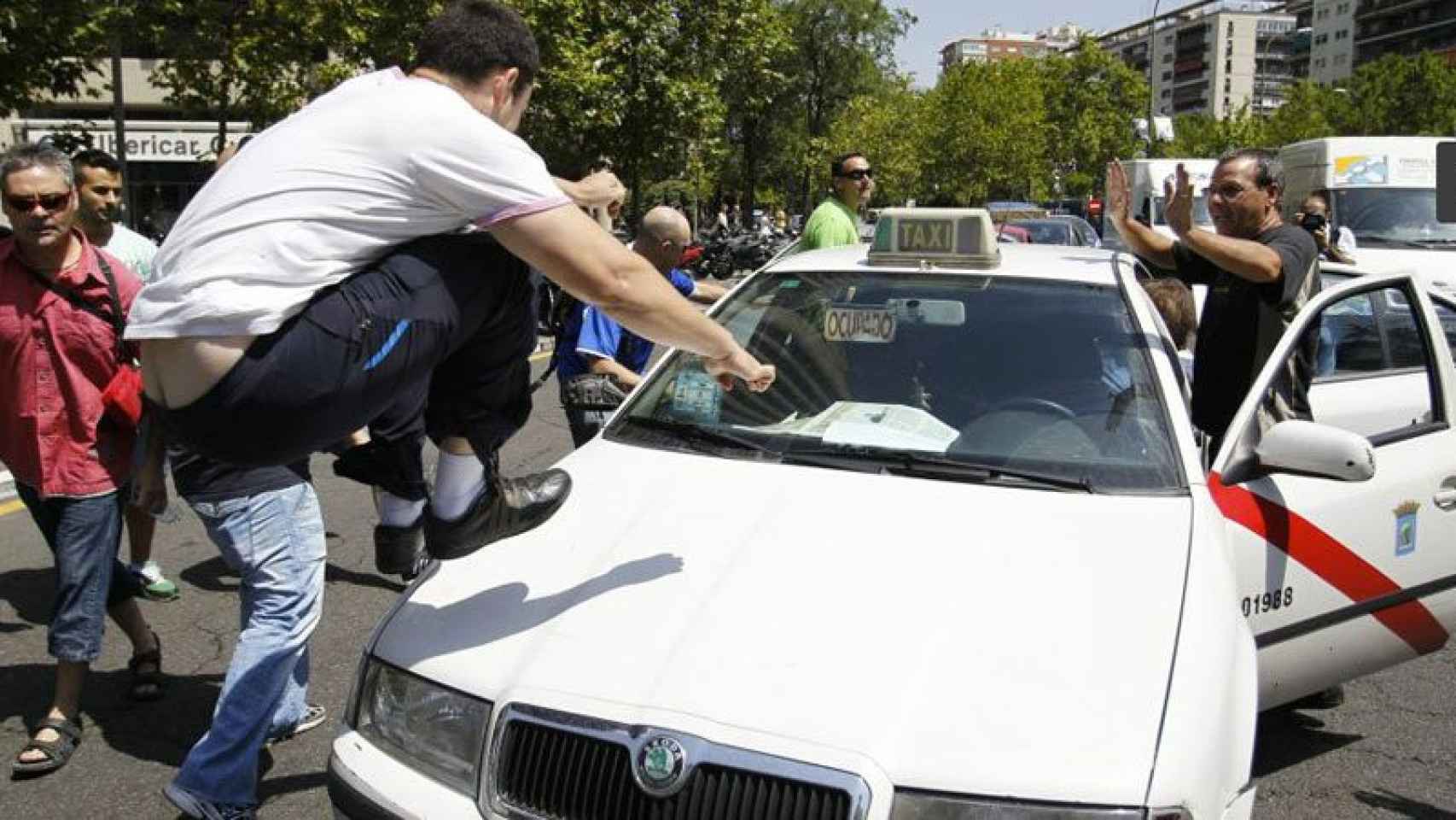 El cambio normativo no resuelve el debate Uber-taxistas.